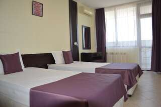Отель Отель СПС Пловдив Двухместный номер с 1 кроватью или 2 отдельными кроватями-3